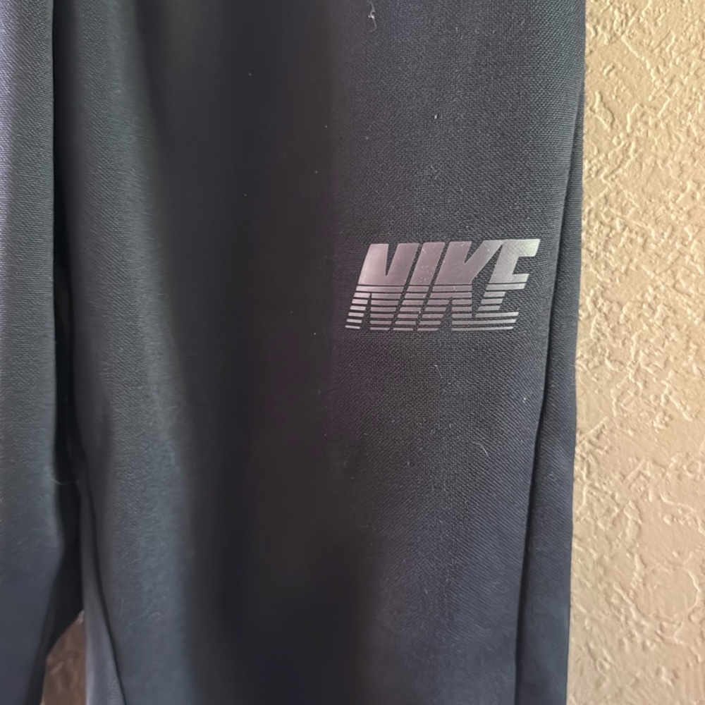 Nike Boys Black Joggers Size Medium - Picture 3 of 14